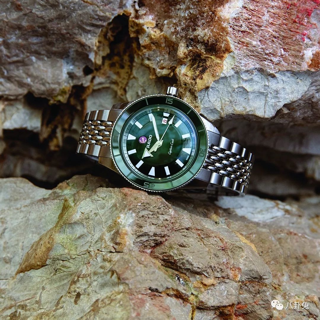 忘了绿水鬼吧，1万多元，这块雷达表“绿”得透彻