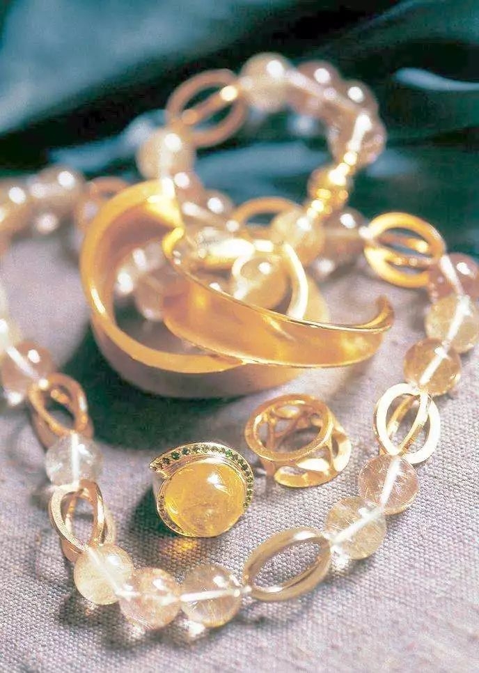 76龙女本命年佩戴什么饰品,朱砂手串佩戴禁忌本命年