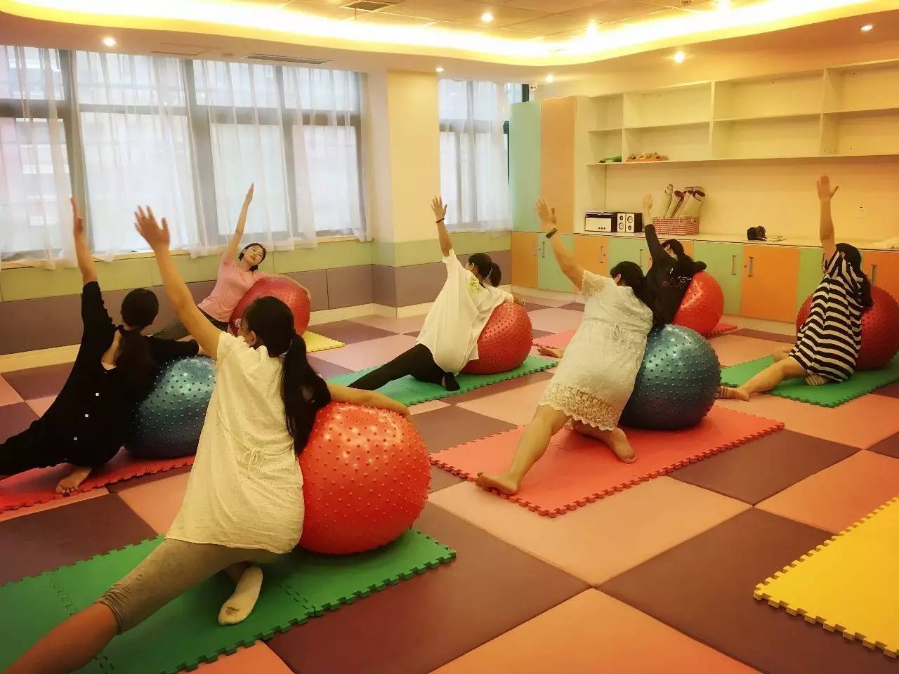 孕晚期哪些行为容易引起宫缩,孕晚期这几种行为会造成羊水早破