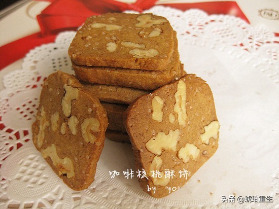 发现一款好吃的焦糖饼干搭配牛奶,奶油山核桃饼干