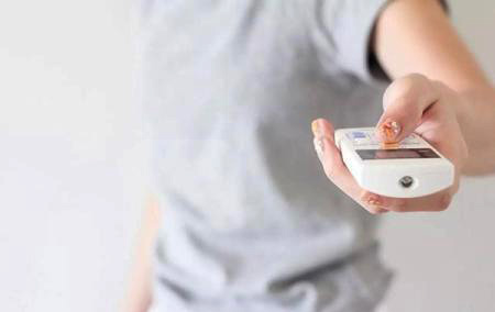 防止开空调过度干燥,开空调干燥要怎样保湿