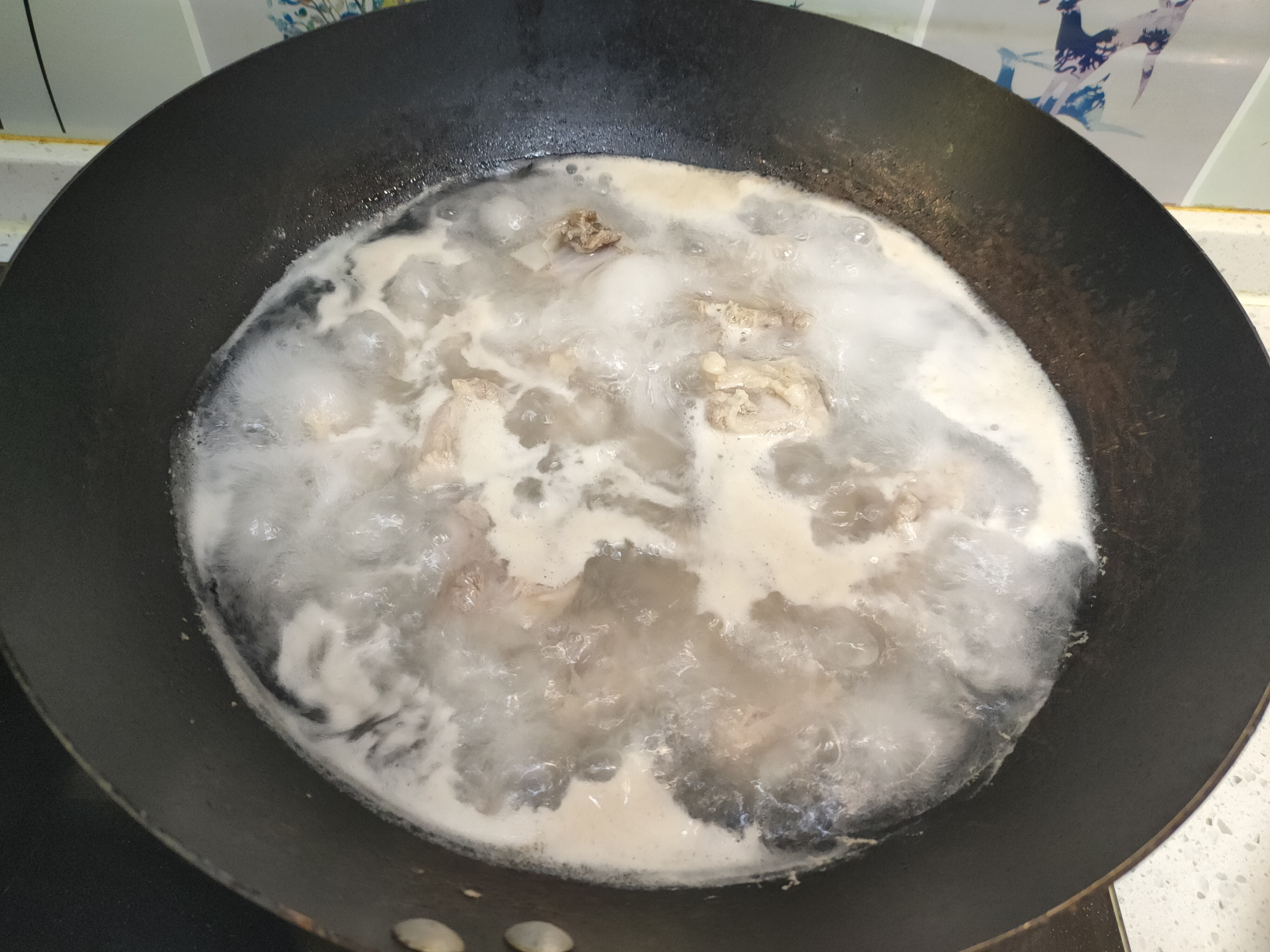 炖排骨先放了水怎么办,炖排骨先倒啤酒还是水