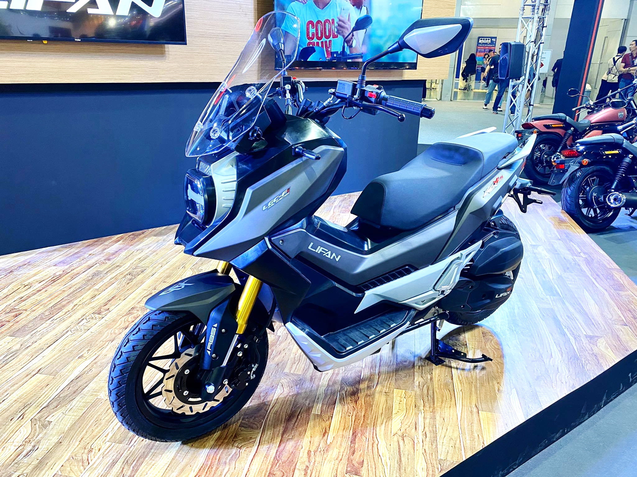 力帆在泰国展示全新的KPV150越野踏板