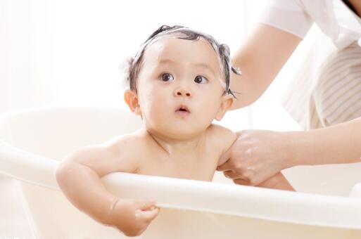 新生儿宝宝脸上湿疹该怎么办,新生儿脸上湿疹反反复复怎么办