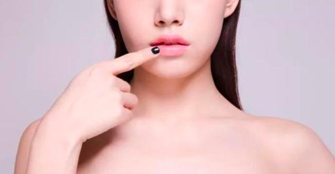 口红天天用有什么害处,口红经常用会有细菌吗