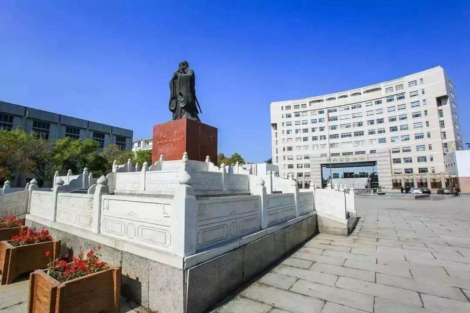 山东一所让人分不清是几本的大学，拥有2个校区，占地3061亩