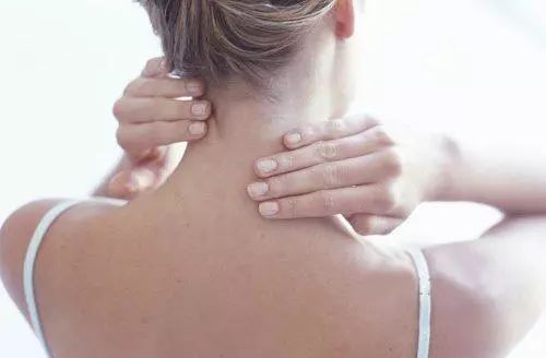 脖子肩膀酸痛是颈椎导致的么,肩膀脖子僵硬紧绷疼痛怎么缓解