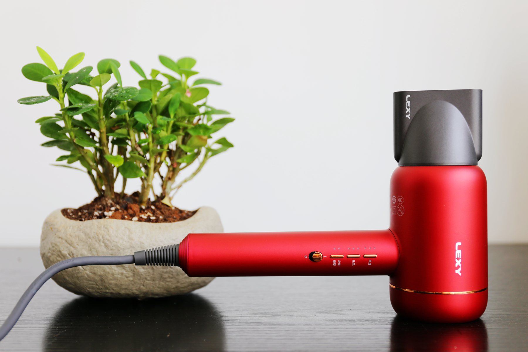 戴森dyson supersonic 吹风机hd08 (戴森吹风机和莱克涡扇吹风机对比)