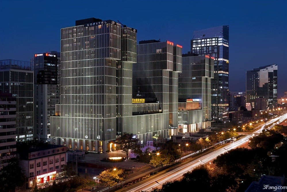 曾经风光无限的企业如今没落,曾经繁华的万达广场冷冷清清