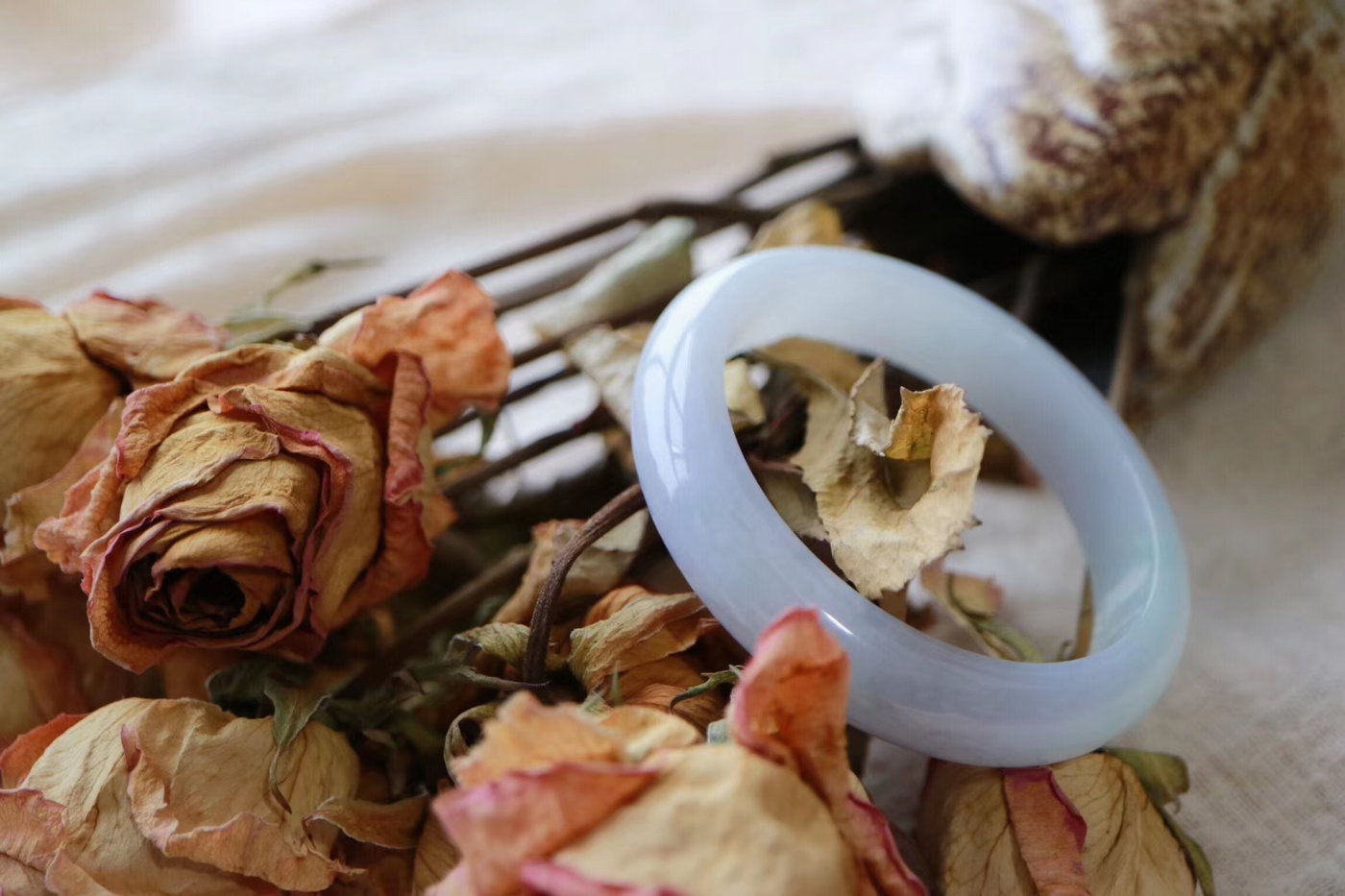 你会戴黄金首饰吗,什么类型的手链可以戴右手