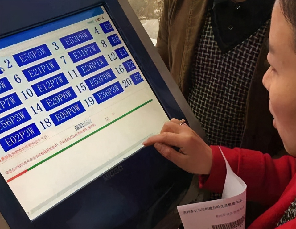 没有暂住证可以异地上车牌吗,异地买车没有户口能上牌照嘛