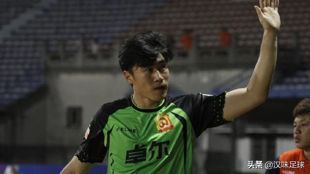 足球闫毅简介,武汉足球员闫毅照片
