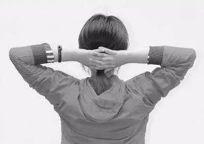 经常扭脖子扭得咔咔响的会怎么样,小孩脖子一动就咔咔响是什么原因