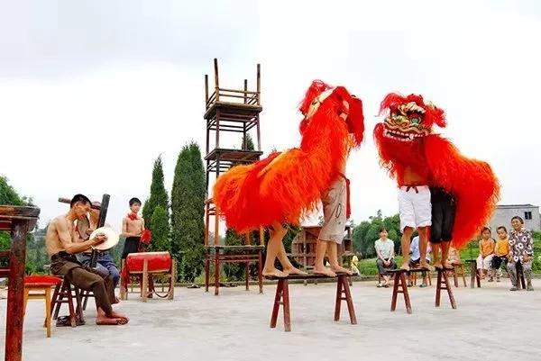 舞狮的是不是有点功夫,舞狮才是真正的中国功夫