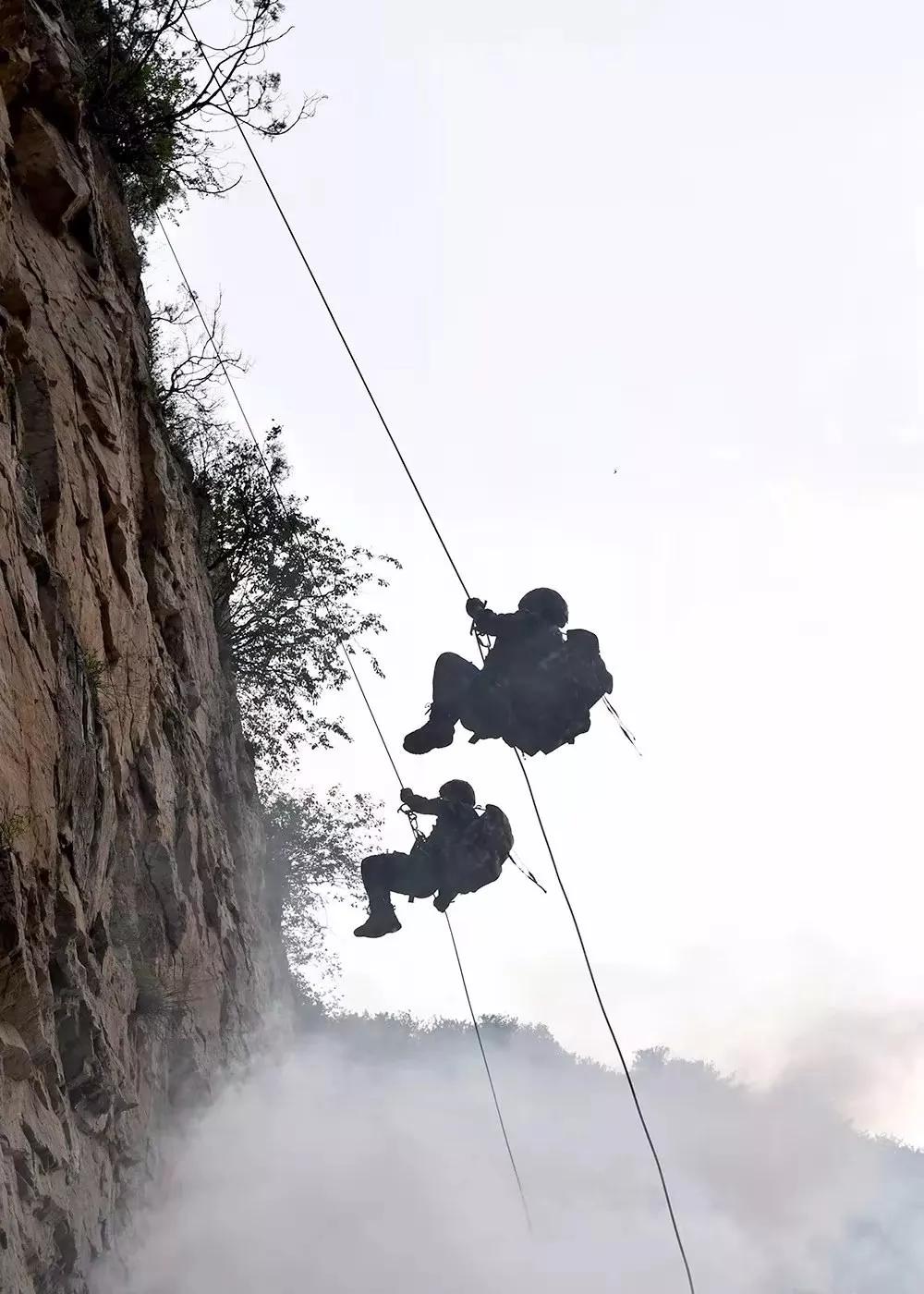 中国*警武**！是时候上头条了