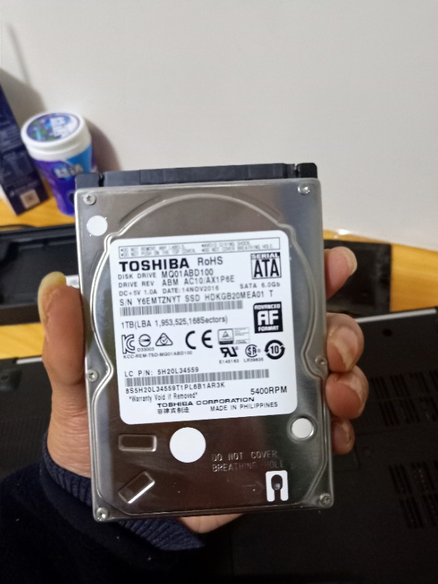 联想小新310-15ikb手动增加固态硬盘和内存条教程。