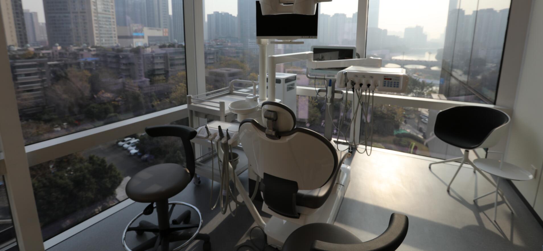 堪比宝马5系西诺德sinius牙椅世家口腔香格里拉医学中心开业亮剑