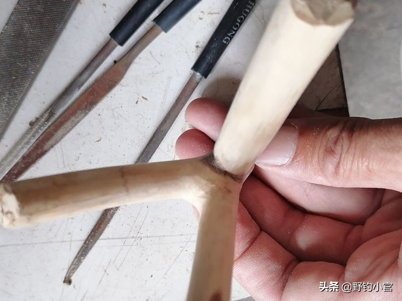 钓鱼怎么用鱼竿支架最好,鱼竿支架怎么用最好用