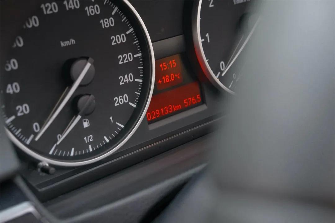 18款宝马318i二手价格 (宝马318i 倒车镜怎么设置自动翻转)