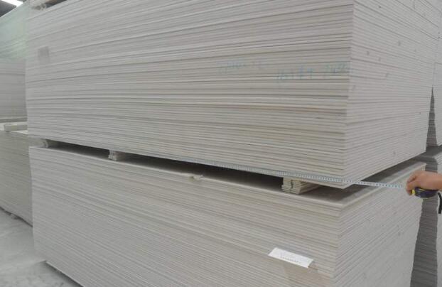 冬季可以做石膏板吊顶吗,不加纤维的石膏板能吊顶吗