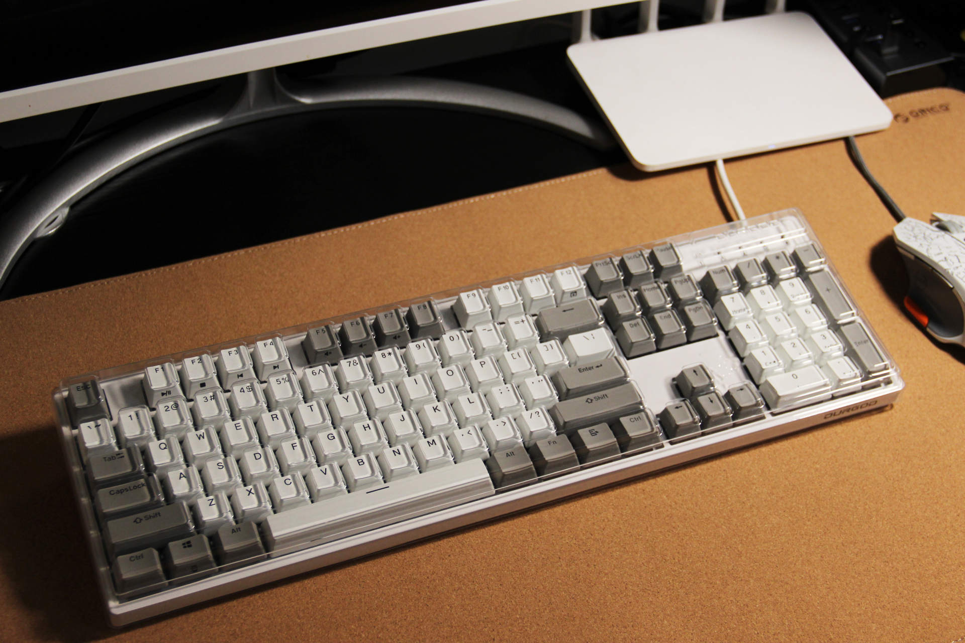 推荐一款新手使用的青轴机械键盘,银轴冰蓝灯机械键盘推荐