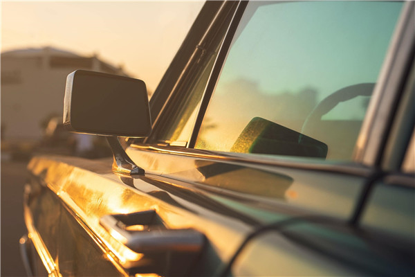 新车车漆失去光泽怎么处理,刚提车发现掉漆