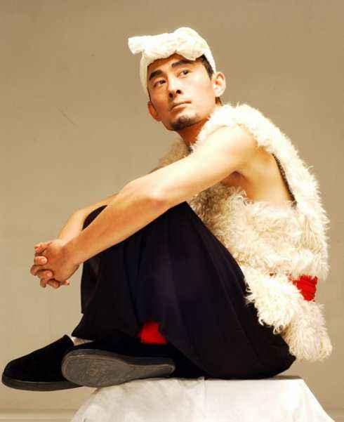 从放羊娃到年收入千万,阿宝“装疯卖傻”背后的故事