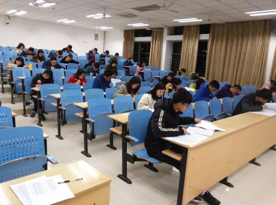 机构说自考本科校考不用学靠谱吗,有的培训机构说能包上本科能信吗