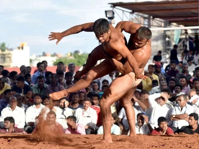 凶狠的高难度格斗术一招晕厥对手,格斗游戏中既离谱又猥琐的技能