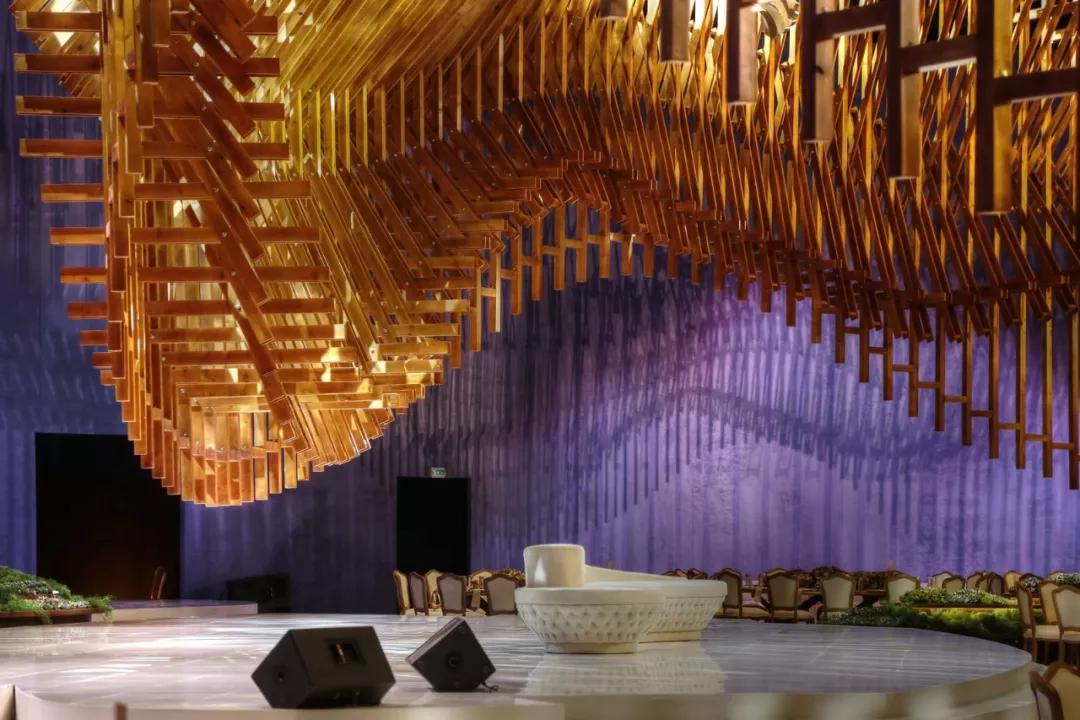 这才是婚礼真正应该有的样子,前院办婚礼后院摆酒席