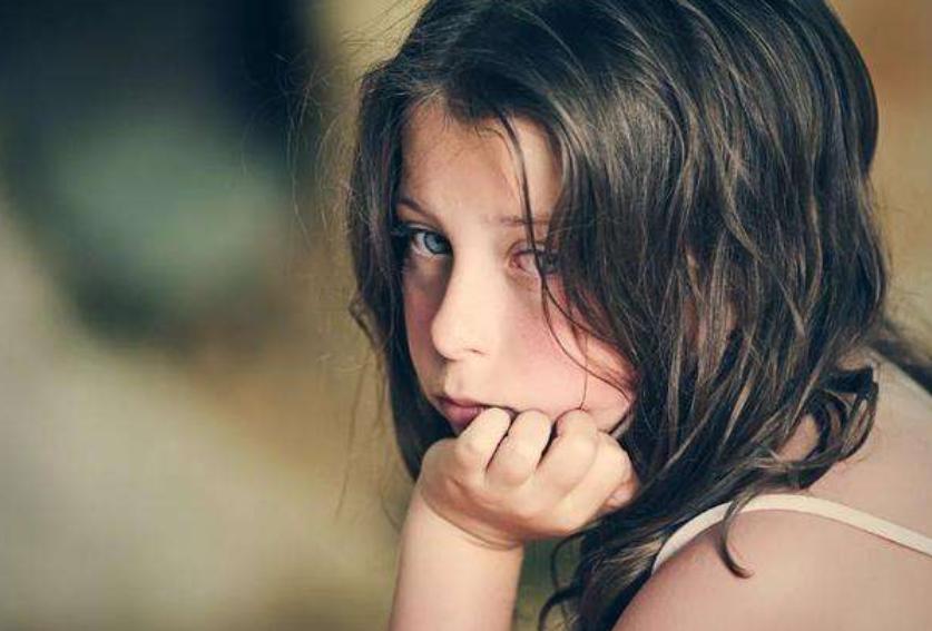 家庭不富裕孩子却大手大脚,家里不富裕怎么引导孩子不自卑