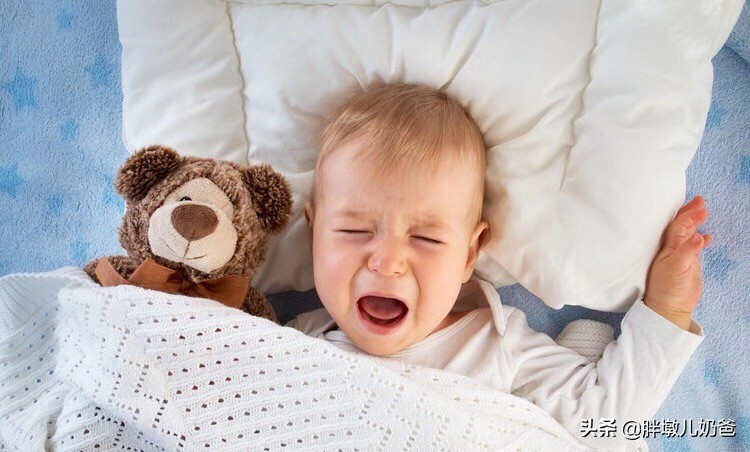 宝宝睡的不踏实，妈妈不必“抓心挠肝”，有这些方法可以改善
