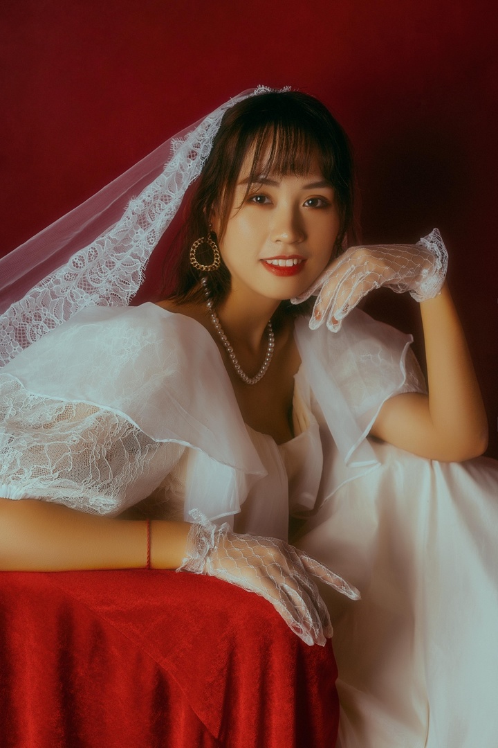 女生单人复古婚纱照写真,复古新娘写真