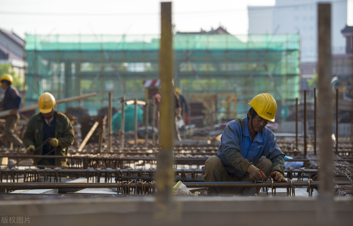 建筑工人一个月挣多少钱,建筑工人一般能赚多少钱