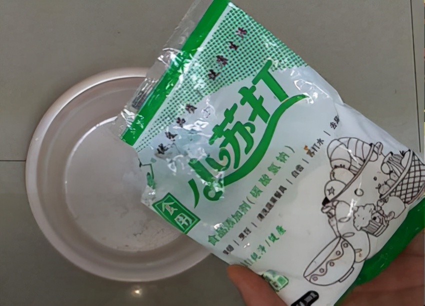 宝宝的衣服有黄色污渍怎么洗掉,滚筒洗衣机洗完衣服有黄色的污渍