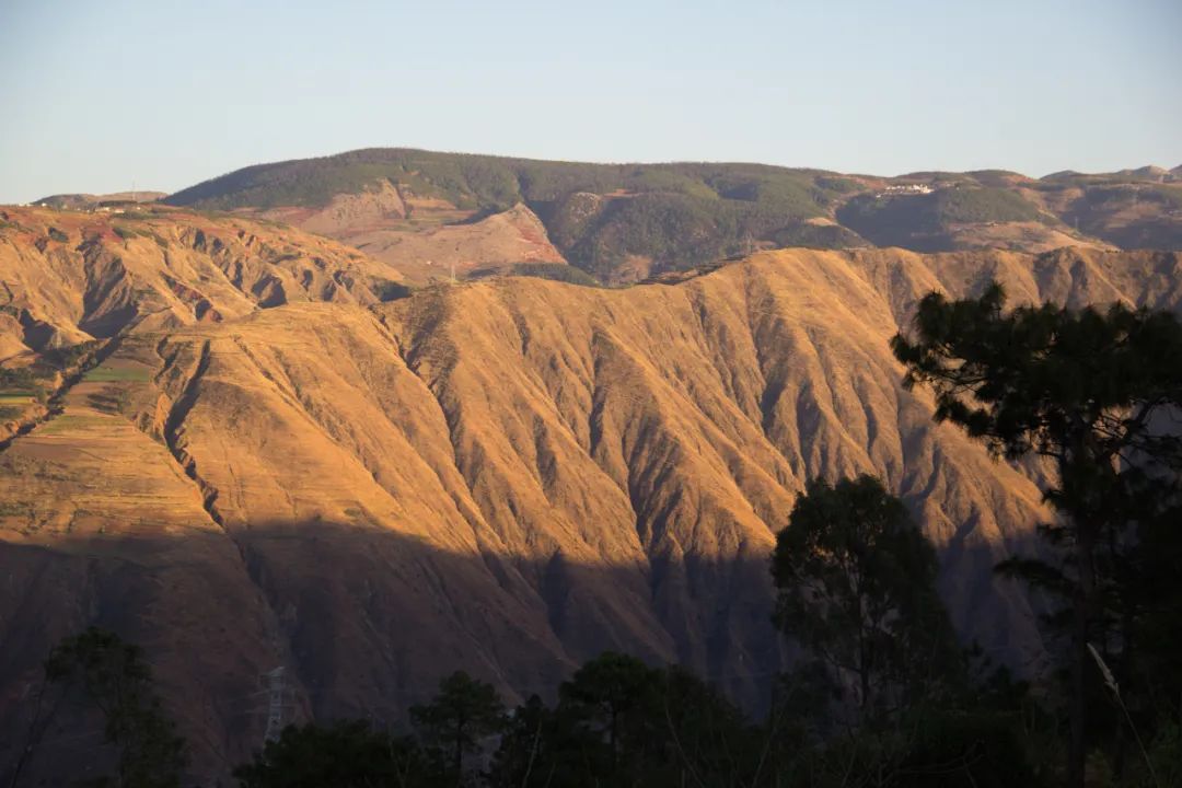 东川红土地在哪里观赏最好,昆明东川红土地攻略