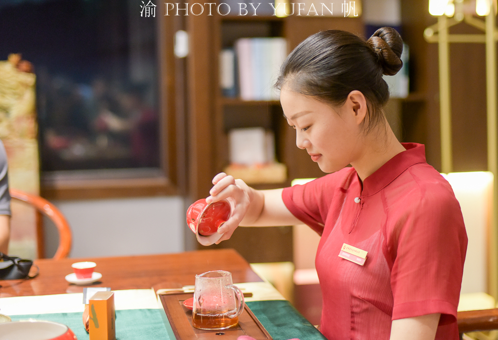 武夷山的茶女，并不是你想象的那样，她们活在茶中，以茶为乐