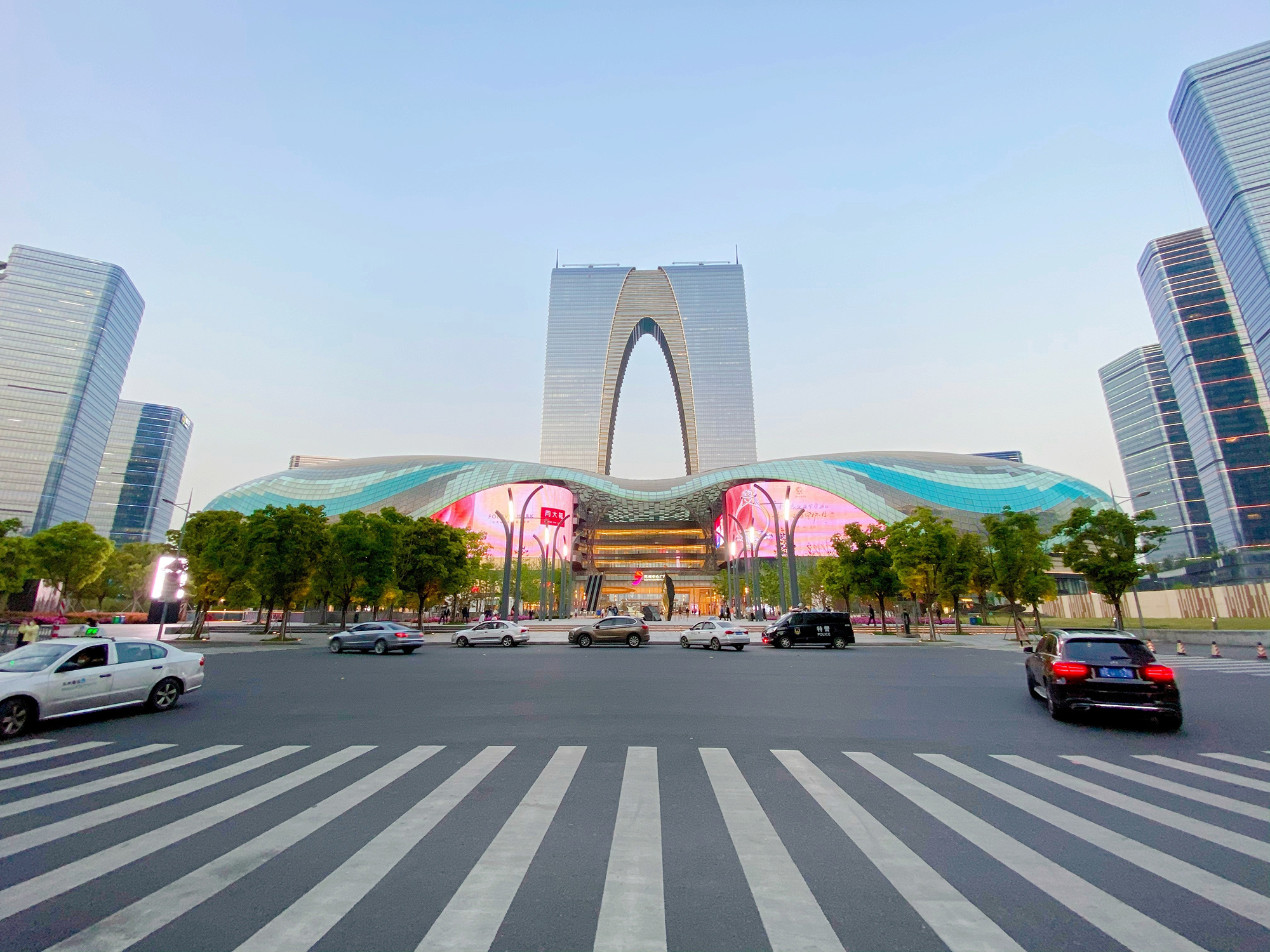 苏州东方之门秋裤,总结下苏州东方之门的建筑特点