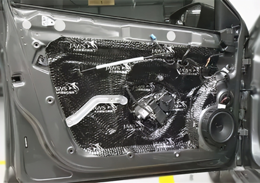 大众豪华桑塔纳改音响无损,大众桑塔纳低配车音响改装效果