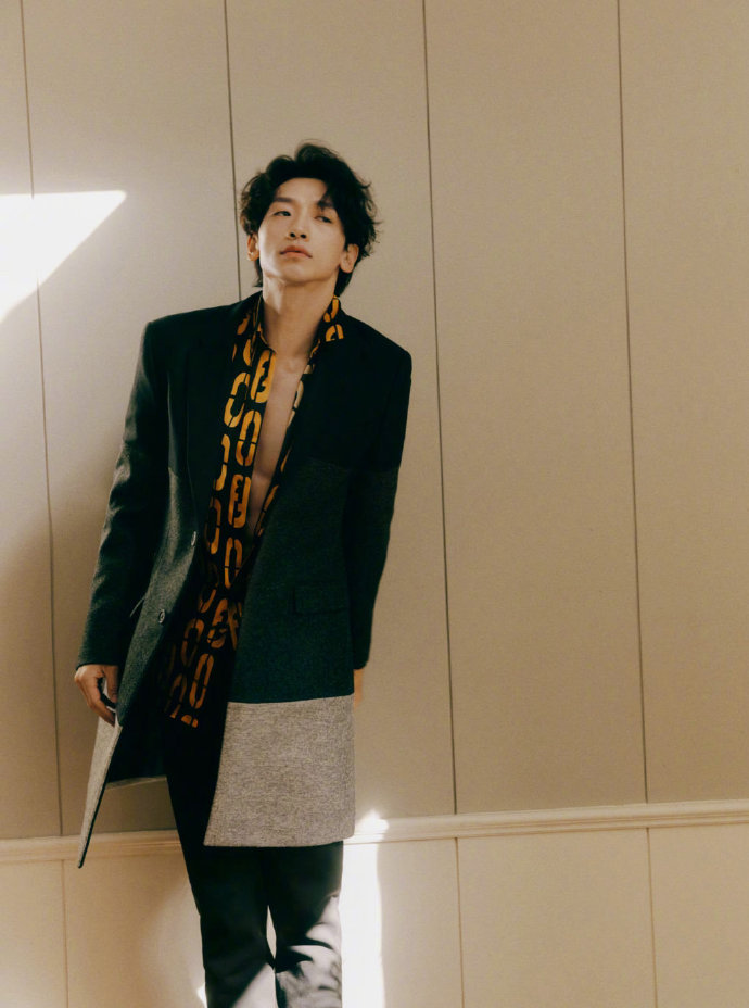 韩国男演员李准基的图片,韩国最帅气男明星李准基