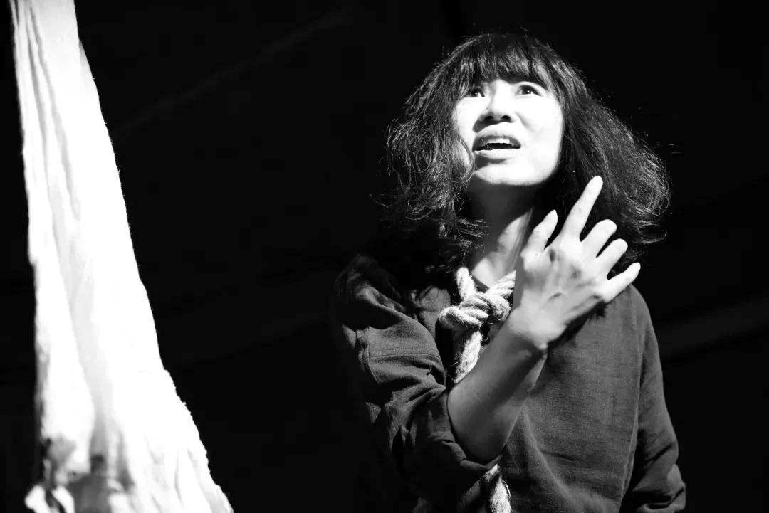 卫生巾看背面还是正面,卫生巾视频评论