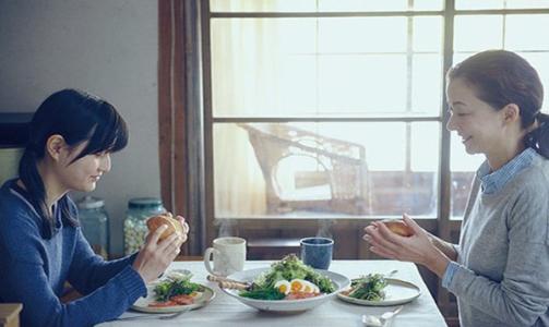 森淳一的《小森林》：披着美食的外衣，去沉淀自我和拥抱生活