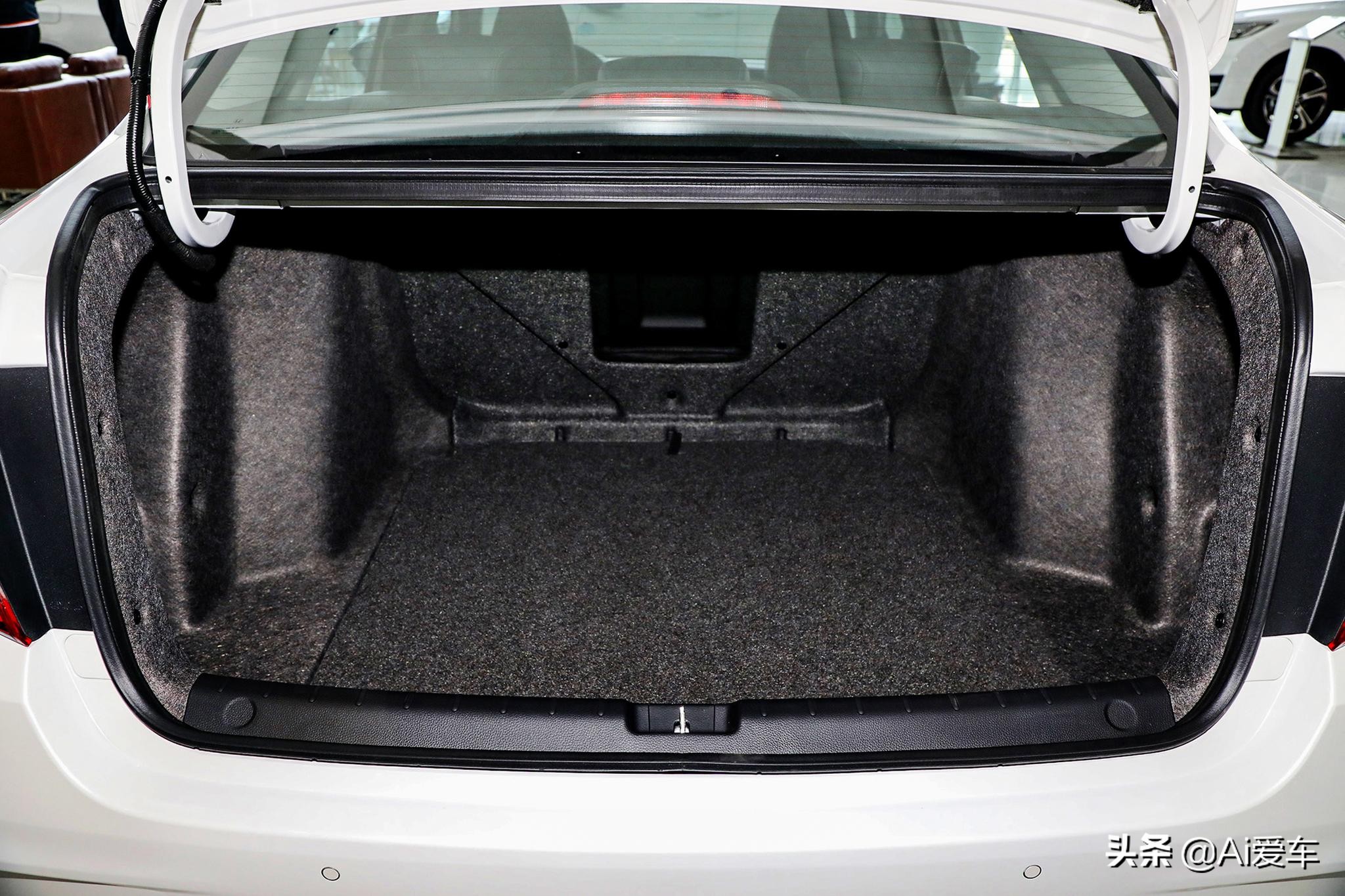 本田享域2021款四缸自然吸气黑色,2019款东风本田享域图片