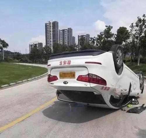 科目三学车撞坏教练车,学车过程中撞坏教练车怎么办