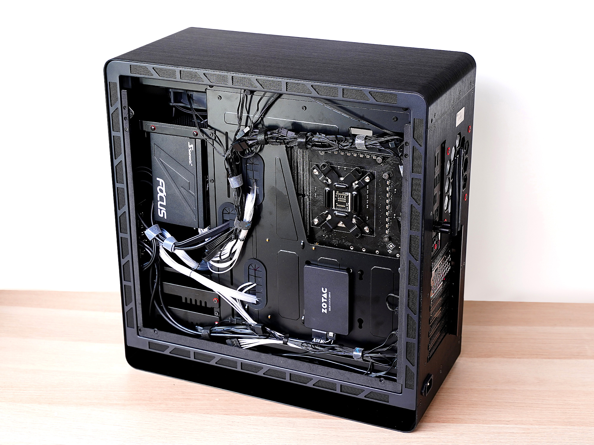 黑硬的外壳，粉嫩的内芯，全能型PC畅玩《永劫无间》的江湖世界