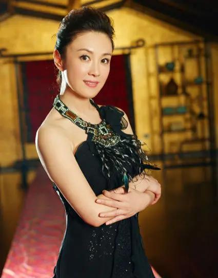 傅艺伟妲己最美瞬间为母祝寿,最美妲己傅艺伟照片