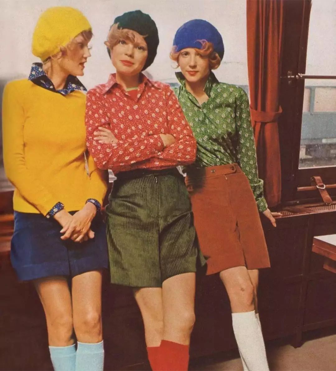 灯芯绒长裤保暖与时尚共存,夏季灯芯绒长裤穿搭