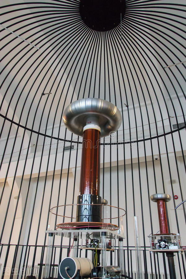 爱因斯坦和霍金之间的秘密,爱因斯坦霍金等科学家的人生经历