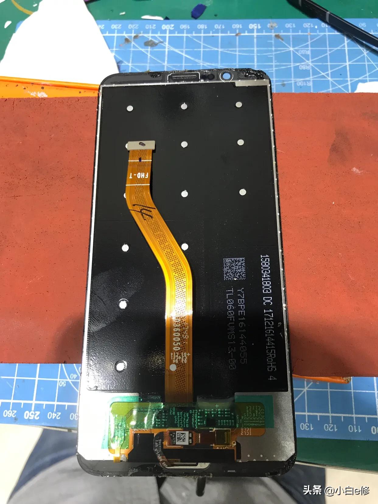 荣耀v10换外屏后出现黑点,荣耀v10换屏幕总成出现花屏