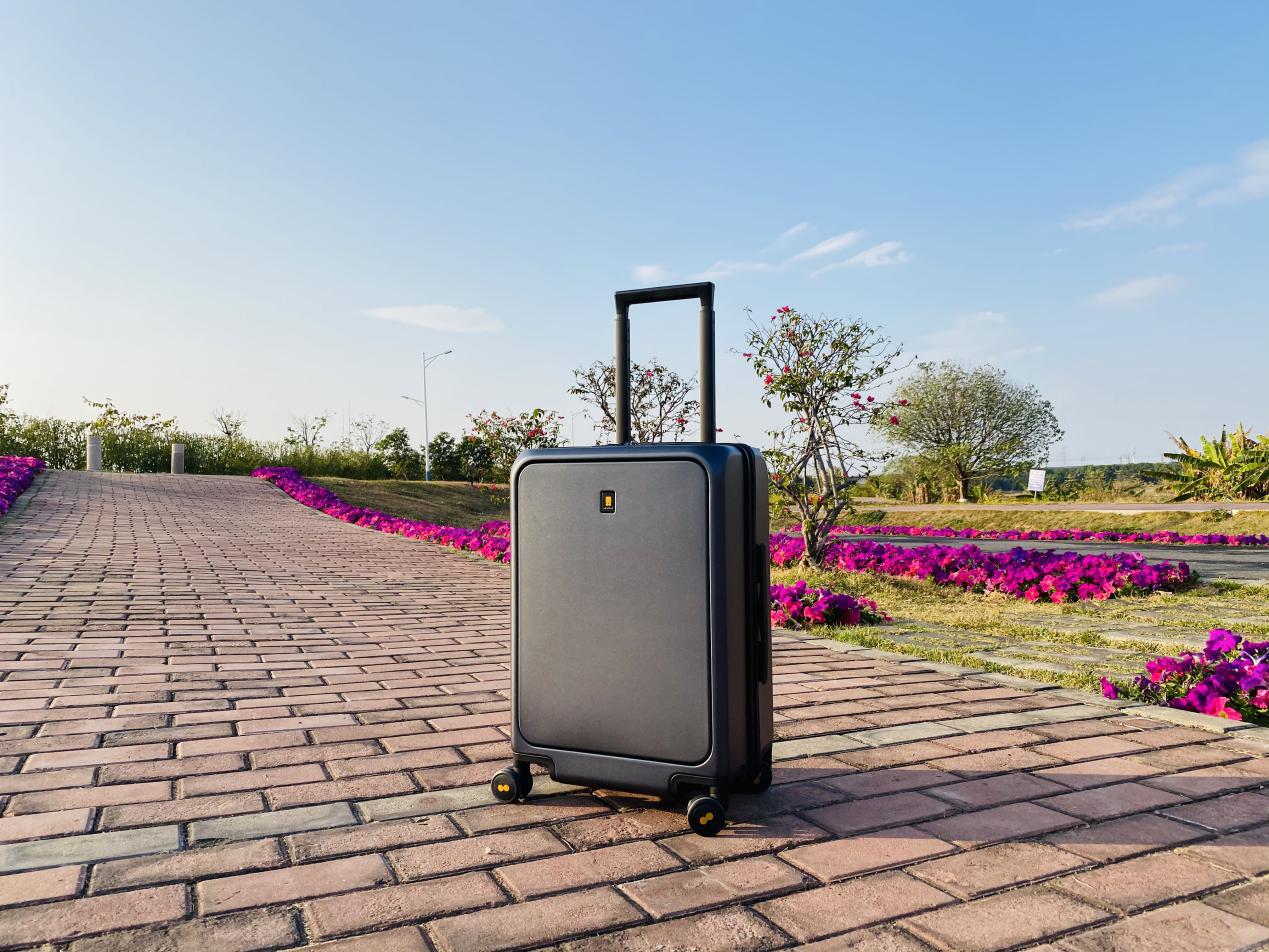 行李箱100寸可充电,行李箱22寸能充电